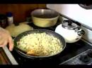 Deniz Tarağı Soslu Linguini Tarifi Talimatları: Pişirirken Malzemeyi Karıştırma Linguini Ve İstiridye Sosunu