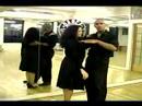 Latince Bachata Dansı Yapmayı: Nasıl Kapalı Konumda Bachata Dansı Döner