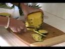 Nasıl Bir Ada Tavuk Tabağı Yapmak: Temizlik Ve Ananas Bir Ada Tavuk Tabağı İçin Dilimleme Resim 3