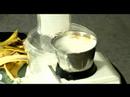 Nasıl Bir Muz Lassi Ve Nar Lassi Yapmak: Nasıl Bir Muz Lassi İçin Yoğurt Ve Süt Eklemek İçin Resim 3