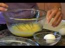 Nasıl Bisküvi : Bisküvi Pişirme Yumurtaları Ekleyin  Resim 3