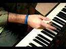 Nasıl Jingle Bells Piyano: Çocuk Piyano Dersleri: Jingle Bells İkinci Ve Üçüncü Tedbirlerinin Oynamak Nasıl Resim 3