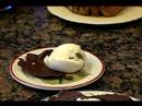 Çikolata Kullanarak Tatil Davranır: Çikolatalı Dondurma İle Hizmet Veren Resim 4