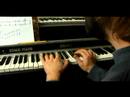 Piyano Ritimleri Ve Dinlenirken D Major: Üçüz D Major Piyano Üzerinde Belirlenmesi Resim 4