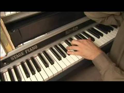 Her Anahtarın İçinde Küçük I Ve V Akorları : Nasıl Bir F Bb Değişmiş Bir Piyano Akor İçin Dim Oynamak İçin 