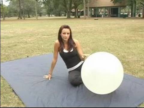 Nasıl Bir Egzersiz Topu Kullanın: İç Uyluk Egzersiz Topu Kullanarak Tonlama Resim 1