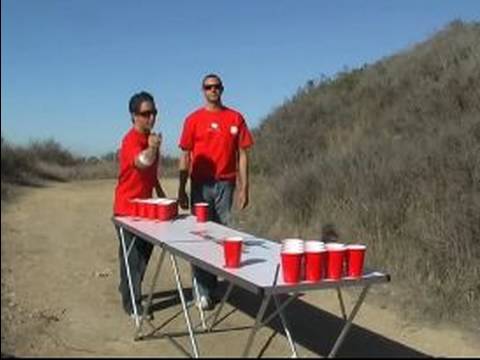 Nasıl Bira Pong Play: Bira Pong Topu Çekim