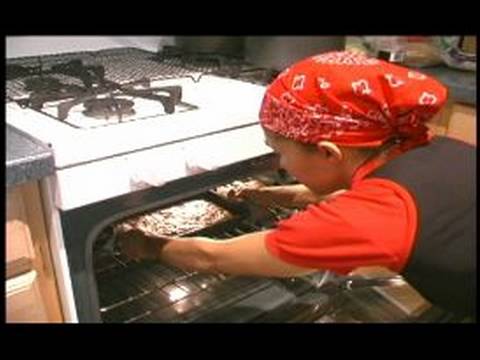 Nasıl Çikolata Soslu Kek Yapmak: Ne Kadar Çikolata Soslu Kek Fırında Pişirmek İçin