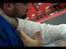 Brezilya Japon Sporu Yaka Choke: Nasıl Bir Brezilyalı Jujitsu Yaka Choke Guard Pozisyonunda Resim 3