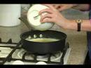Nasıl Eggnog Dondurma Yapmak İçin : Yumurta Likörü Dondurma İçin Süt Ekleyerek  Resim 4