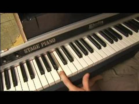 Her Anahtarın İçinde Küçük I Ve V Akorları : Nasıl Bir Bb Eb Değişmiş Piyano Akor İçin Dim Oynamak İçin 