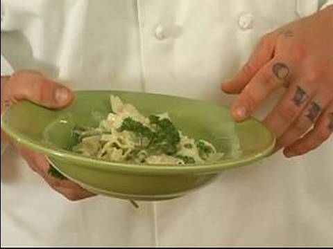 İtalyan Makarna Ve Peynir Yapmak Nasıl : İtalyan Makarna Nasıl Servis  Resim 1