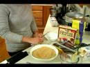 Nasıl Gurme Peynirli Kek Yapmak: Cheesecake Kabuk İçin Malzemeyi Karıştırın Resim 3