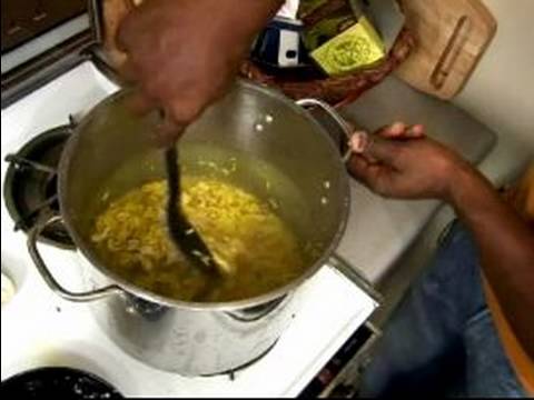 Ceviche Ve Arroz Con Pollo: Güney Amerika Yemek Tarifleri: Arroz Con Pollo İçin Malzemeyi Birleştirmek Nasıl Resim 1