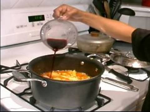 Nasıl İspanyolca Tavuk Fricassée Yapmak: Şarap İspanyol Tavuk Yahni Pişirmek İçin Ekleme Resim 1