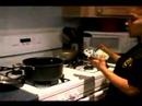 Nasıl İspanyolca Tavuk Fricassée Yapmak: İspanyolca Tavuk Yahni Pişirmek İçin Bir Pot Seçme Resim 4