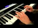 Piyano E Tuşuna Blues : Piyano Çalan E Minör Blues Ölçekler 
