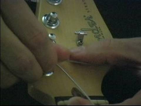 Fender Stratocaster: Elektro Gitar Kurulum: Nasıl Bir Fender Strat Gitar String Resim 1