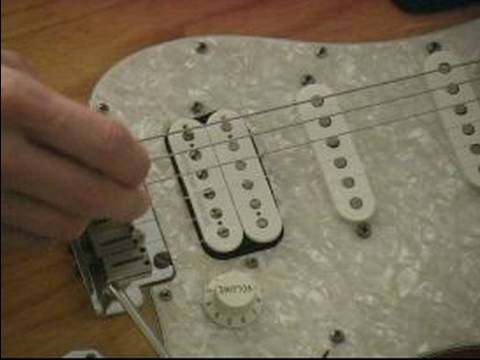 Fender Stratocaster: Elektro Gitar Kurulum: String Yükseklik: Fender Stratocaster Kur
