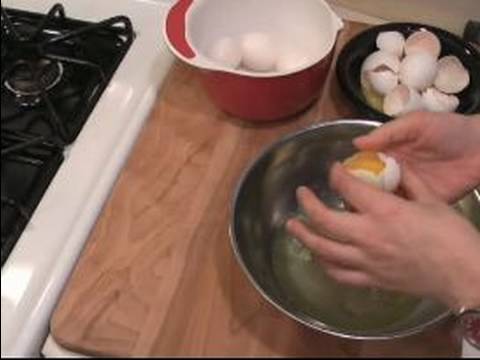 Nasıl Kek Yapmak İçin : Yumurta Akı Beyaz Çikolatalı Pasta Yapmak İçin Ayıran 