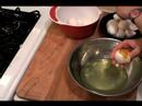 Nasıl Kek Yapmak İçin : Yumurta Akı Beyaz Çikolatalı Pasta Yapmak İçin Ayıran  Resim 3