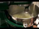 Nasıl Kek Yapmak İçin : Yumurta Akı Beyaz Çikolatalı Pasta Yapmak İçin Karıştırma  Resim 4