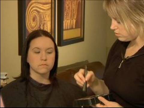 Profesyonel Makyaj İpuçları: Zarif, Şık Bir Görünüm Elde Etmek Nasıl: Allık İçin Zarif, Şık Makyaj Uygulamak