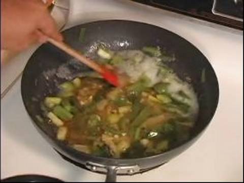 Nasıl Cook Çin Susamlı Tavuk : Çin Susamlı Tavuk İçin Sos Ekleyerek Pişirin 