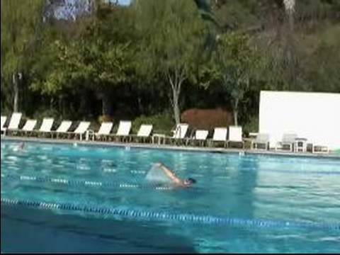 Rekabetçi Sırtüstü Yüzmeyi: Sırtüstü Yarışı Bitirmek Nasıl Resim 1
