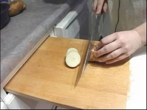 Nasıl Cook Bir Koku Bombası İle Yapılır: Kesme Patates Patates Au Graten İçin