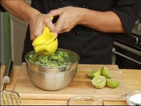 Ev Yapımı Salsa Ve Guacamole Tarifleri: Limon Suyu Guacamole İçin Ekle Resim 1