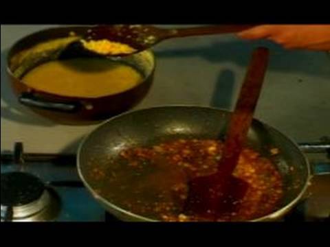 Hint Mercimek Nasıl Yapılır & Hint Kırmızı Biber : Hindistan Mercimek Pişirirken Tavaya Ekleyerek Chiles 