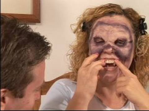 Vampir Makyaj İçin Dişleri Eklemek İçin Nasıl İpuçları: Vampir Makyaj Cadılar Bayramı Kostümleri : 