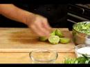 Ev Yapımı Salsa Ve Guacamole Tarifleri: Limon Suyu Guacamole İçin Ekle