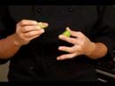 Çekti Tavuk Yemeği Nasıl Pişirilir : Çekti Tavuk Enchiladas İçin Yeşil Soğan Ve Kireç Ekleme  Resim 3