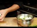 Çekti Tavuk Yemeği Nasıl Yapılır : Soğan Doğrayın Ve Çekti Tavuk Enchiladas İçin Sarımsak Nasıl  Resim 3
