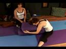 Restoratif Yoga Poses Öğrenin: Yoga Bacak Bend Desteklenen Resim 3