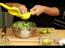 Ev Yapımı Salsa Ve Guacamole Tarifleri: Limon Suyu Guacamole İçin Ekle Resim 4