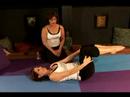 Restoratif Yoga Poses Öğrenin: Apanasana (Diz Göğüs) Onarıcı Yoga Resim 4