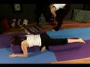 Restoratif Yoga Poses Öğrenin: Yoga: Kuğu Pozu Desteklenen Resim 4