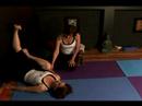 Restoratif Yoga Poses Öğrenin: Yoga Rüzgar Serbest Duvar Poz Resim 4