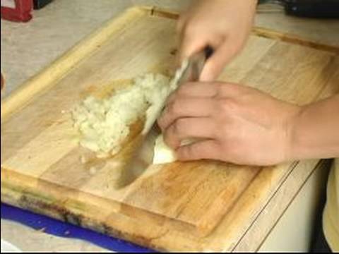Vietnamca Bahar Rulo Tarifi : Böreği İçin Hazırlanıyor Soğan 