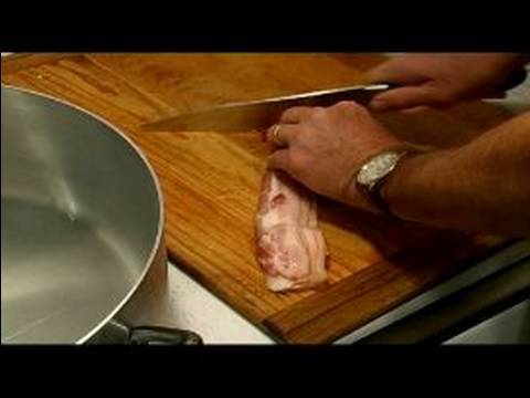 Maque Choux Tarifi İle Boğdu Tavuk : Tütsülenmiş Tavuk Güveç Tarifi İçin Pastırma Kesme  Resim 1