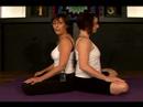 Partner Yoga Kılavuzu: Sukhasana Boyun İle Ortak Yogada Alır.