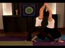 Partner Yoga Kılavuzu: Ayakta Piramit Diz Çökmüş Akciğer Partner Yoga Hamle Resim 3
