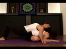 Partner Yoga Kılavuzu: Baddha Konasana Ve Matsyasana Partner Yoga Resim 3