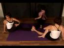 Partner Yoga Kılavuzu: Üç Kişi Ortak Yoga Spinal Katlanmış Resim 3