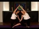 Partner Yoga Kılavuzu: Deniz Kızı Streç Partner Yoga Parighasana Resim 4
