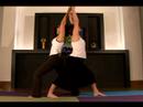 Partner Yoga Kılavuzu: Savaşçı Poz Partner Yoga Arka Arkaya Resim 4