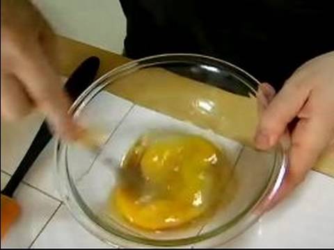 Kolay Cappucino Kek Tarifini: Cappuccino Kek İçin Yumurta Dayak Resim 1